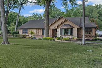 107 Forest Brook St, Red Oak, TX 75154