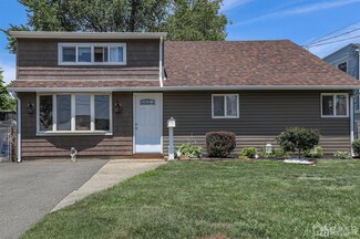 82 Markowitz St, Carteret, NJ 07008