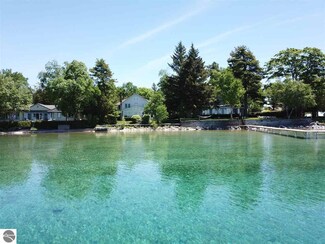 312 N Northcott Dr, Northport, MI 49670