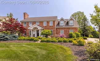 1842 Grayslake Dr, Rochester Hills, MI 48306