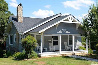 525 7th St SW, Hickory, NC 28602