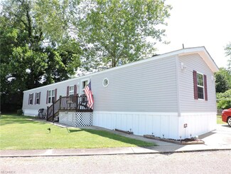 300 Starlite Dr Unit 33, Marietta, OH 45750