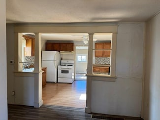 616 S Cedar Ave, Independence, MO 64053