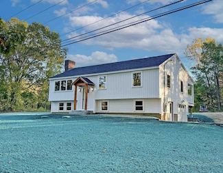 61 Sargent Rd, Sandown, NH 03873