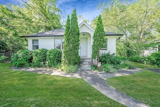 53 Park Dr, Rocky Point, NY 11778
