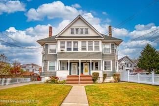 479 Clove Rd, Staten Island, NY 10310