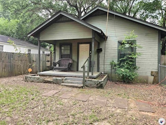 2015 W 14th St, Texarkana, TX 75501