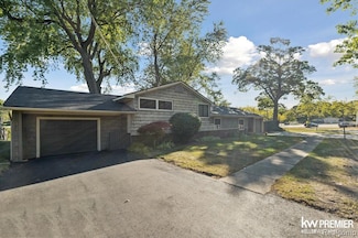 6015 Rowley Blvd, Waterford, MI 48329