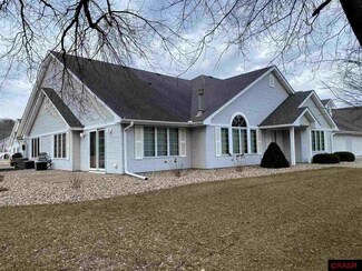 815 815 Cottonwood St, New Ulm, MN 56073