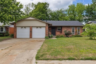 417 Meadow Lake Dr, Edmond, OK 73003