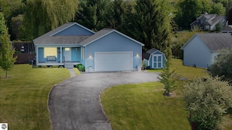 930 Cherry Ridge Dr, Traverse City, MI 49696