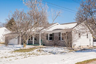 1102 Fairway Ln, Lansing, MI 48912
