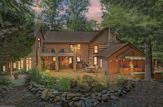 995 Black Gap Rd, Fayetteville, PA 17222