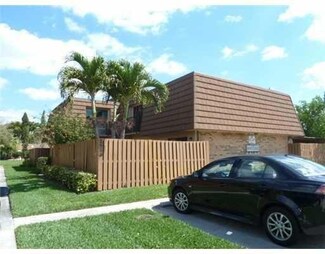 4101 Wimbledon Dr, Hollywood, FL 33026
