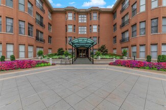 750 S Hanley Rd Unit 200, Saint Louis, MO 63105