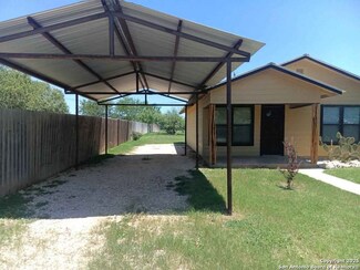 183 Couser St, Charlotte, TX 78011