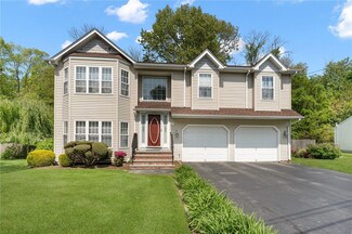 4 Paula Ln, Johnston, RI 02919