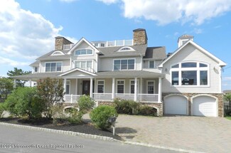 13 Riverview Rd, Monmouth Beach, NJ 07750