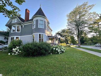 544 E State St, Traverse City, MI 49686