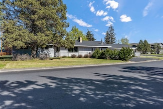 1832 SW Canyon Dr, Redmond, OR 97756