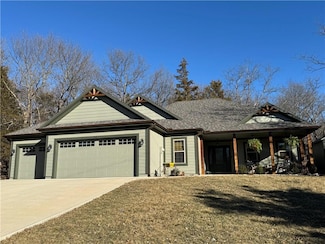 98 Fascination Ln, Linn Valley, KS 66040