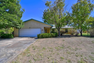 1855 Murray Loop, Bosque Farms, NM 87068