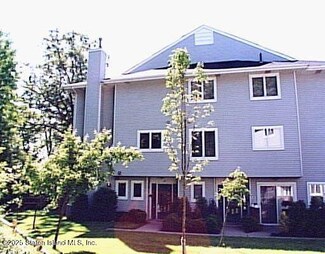 97 Commodore Dr, Staten Island, NY 10309