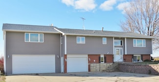 2120 174th Ave, Maquoketa, IA 52060