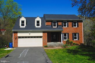 9702 Locust Hill Dr, Great Falls, VA 22066