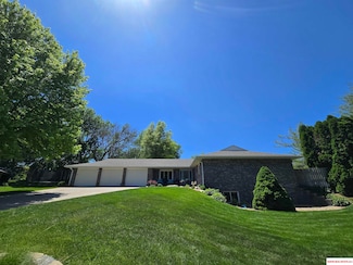 1807 S 16th Circle Dr, Beatrice, NE 68310