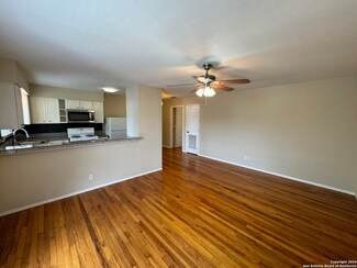211 Natalen Ave Unit 302, San Antonio, TX 78209