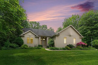 11830 Old Oak Dr, Granger, IN 46530