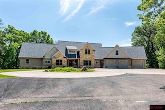 190 Stony Creek Rd, Mankato, MN 56001