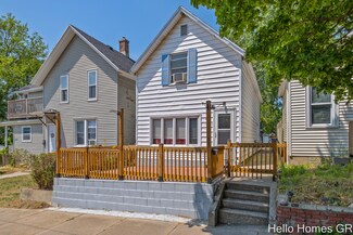 19 Caledonia St NE, Grand Rapids, MI 49505