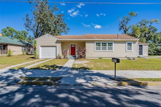 112 S Moss St, Leesburg, FL 34748