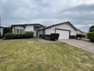 121 Tyson Dr, Cottage Grove, OR 97424
