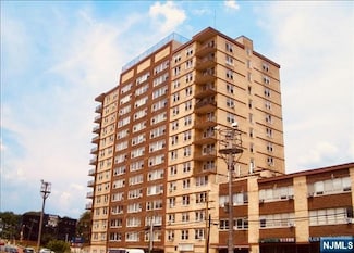 201 Bridge Plaza N Unit 6C, Fort Lee, NJ 07024