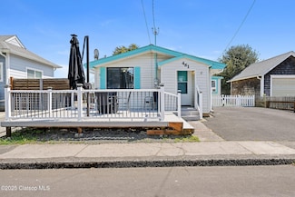 461 S Columbia St, Seaside, OR 97138