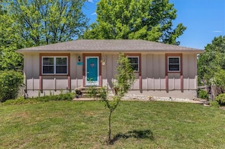 601 NE Sunnybrook Dr, Blue Springs, MO 64014