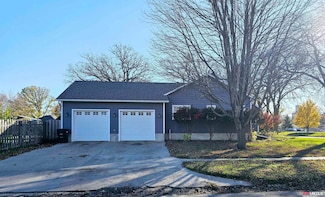 318 N Alexander Ave, Clay Center, NE 68933