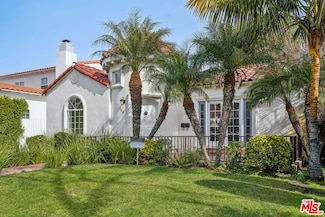 352 S Oakhurst Dr, Beverly Hills, CA 90212