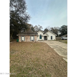1808 Pelican St, Ocean Springs, MS 39564