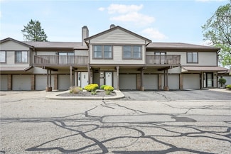 2889 Charing Cross Rd NW, Canton, OH 44708
