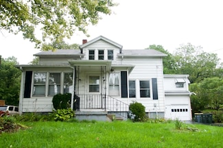 307 Elgin Ave, East Dundee, IL 60118