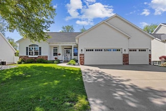 2311 Fox Trail Dr NE, Cedar Rapids, IA 52402