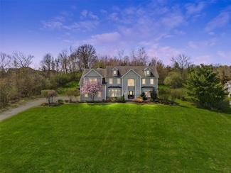 79 Victor Dr, Poughkeepsie, NY 12603