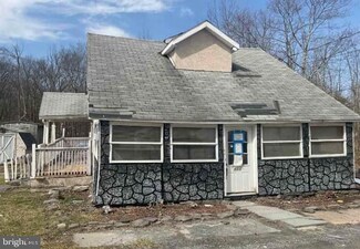 111 Ruthland Rd, Greenfield Township, PA 18407