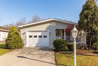 249 Rock Lake Dr, Zelienople, PA 16063