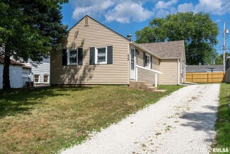 618 4th St, Colona, IL 61241
