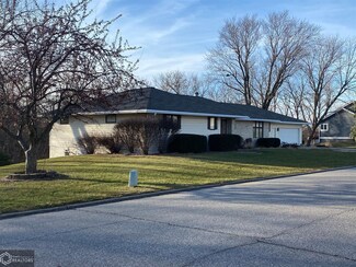 105 Parkview Dr, Albia, IA 52531
